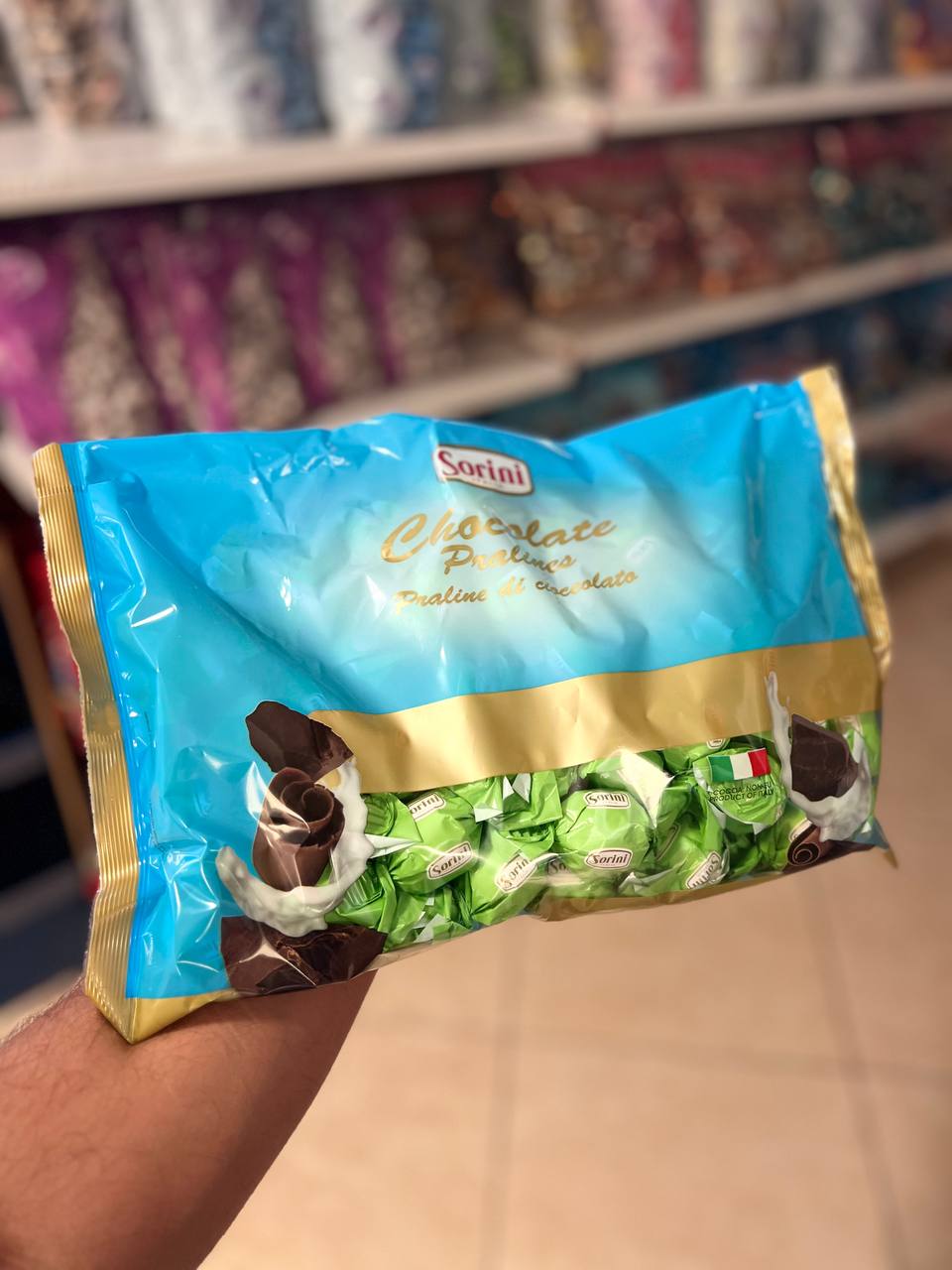 شکلات سورینی ایتالیایی با مغز شکلات شیری با بسته بندی سبز رنگ .یک کیلوگرم– خرید خرده و عمده ویژه فروشگاه‌ها با ارسال سریع به سراسر ایران