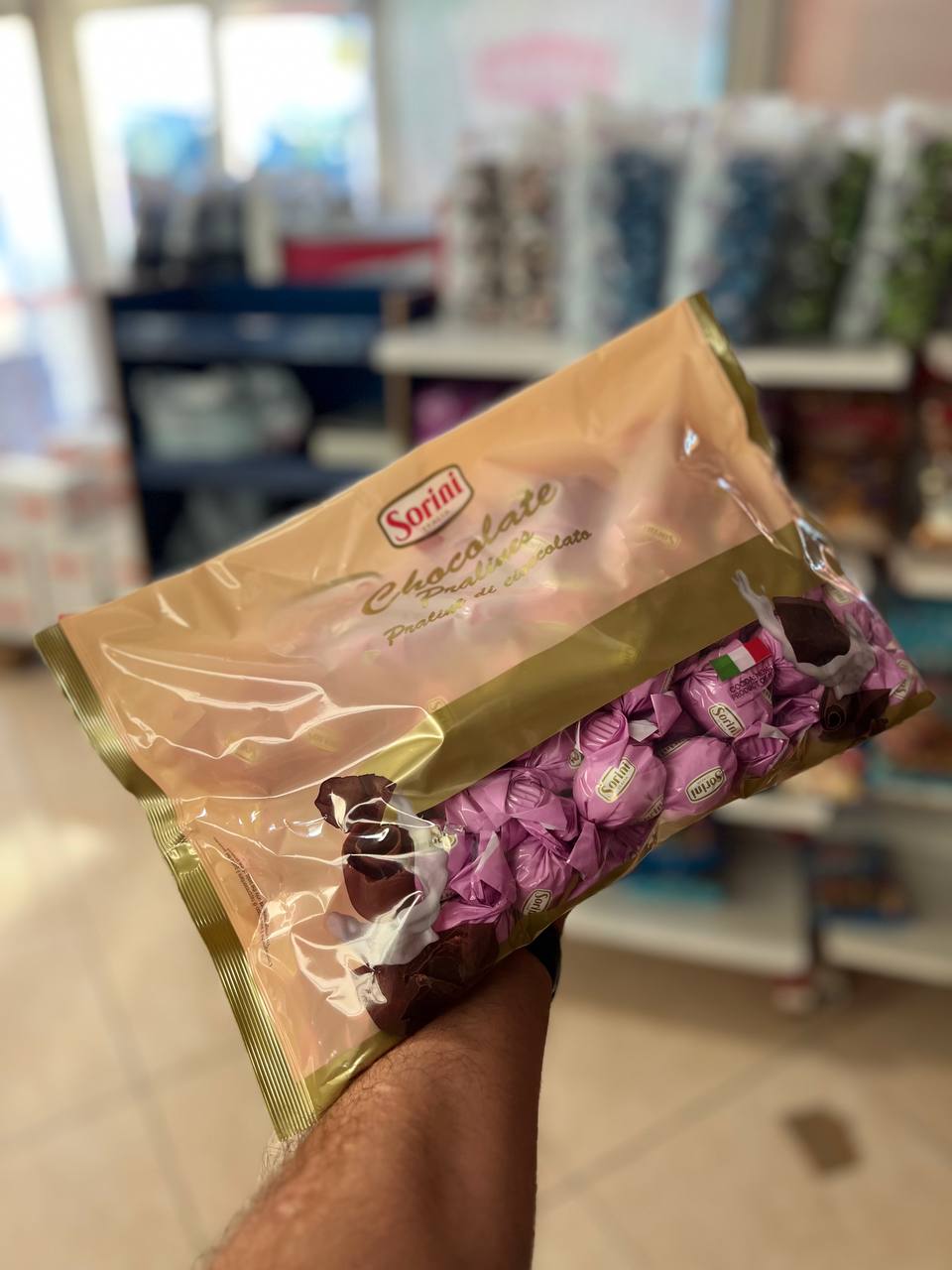 شکلات سورینی ایتالیایی با مغز شکلات شیری .یک کیلوگرم– خرید خرده و عمده ویژه فروشگاه‌ها با ارسال سریع به سراسر ایران